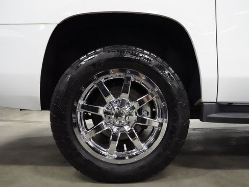 Used 2020 Chevrolet Suburban LT AWD/4WD image 34