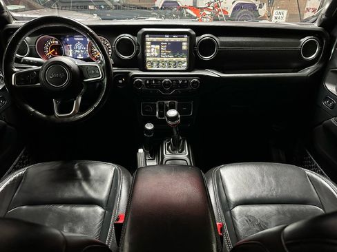 Used 2018 Jeep Wrangler Unlimited Sahara AWD/4WD image 11