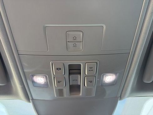 Certified 2025 Volkswagen Taos SE image 28