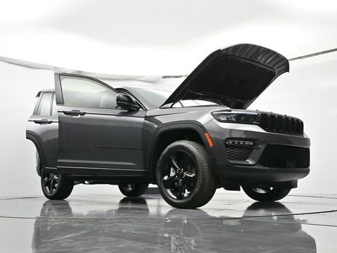 New 2025 Jeep Grand Cherokee Limited image 45