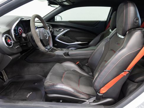 Used 2018 Chevrolet Camaro ZL1 RWD image 7