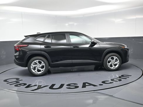 Used 2026 Chevrolet Trax LS w/ LS Convenience Package FWD image 10