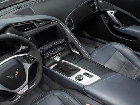 Used 2015 Chevrolet Corvette Z06 w/ 3LZ Preferred Equipment Group image 59