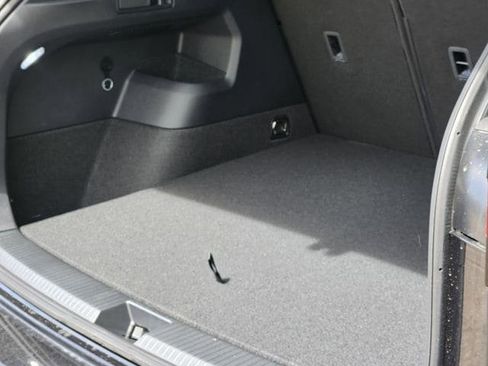 New 2026 Volkswagen Tiguan SE R-Line AWD/4WD image 30
