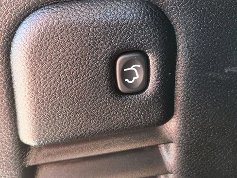 Used 2019 Jeep Grand Cherokee Laredo AWD/4WD image 14