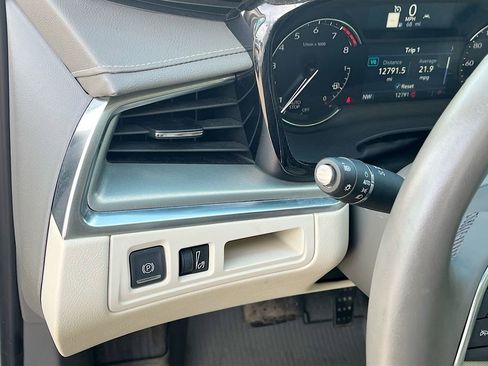 Used 2024 Cadillac XT5 Premium Luxury FWD image 10