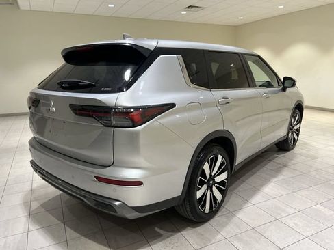 Used 2025 Mitsubishi Outlander AWD image 5