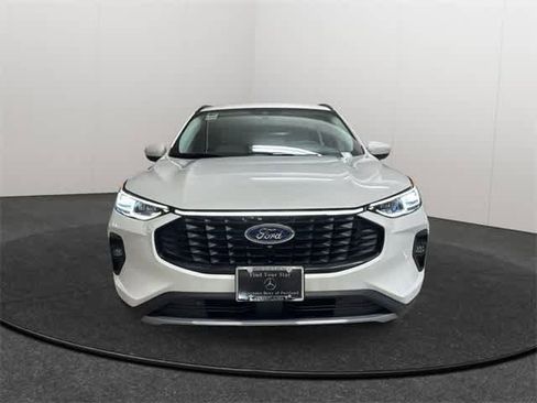 Used 2024 Ford Escape Platinum image 2