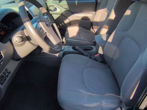 Used 2021 Nissan Frontier SV w/ Midnight Edition Floor Mats image 10