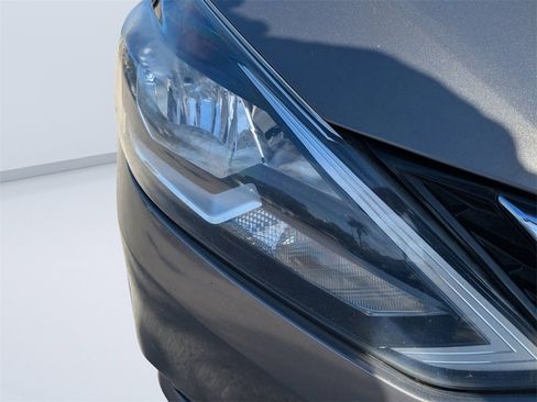 Used 2017 Nissan Sentra SV image 9