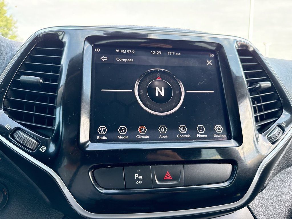 Used 2019 Jeep Cherokee Limited AWD/4WD image 18