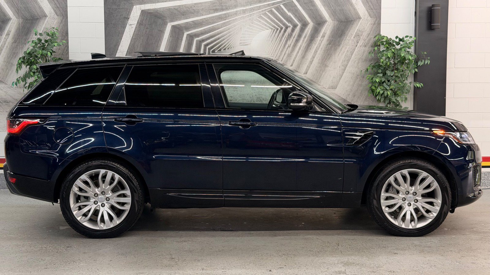 Used 2020 Land Rover Range Rover Sport HSE AWD/4WD image 6