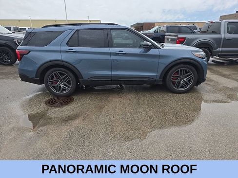 Used 2025 Ford Explorer ST AWD/4WD image 1