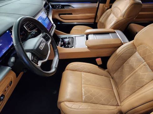 Used 2022 Jeep Grand Wagoneer Series III AWD/4WD image 24