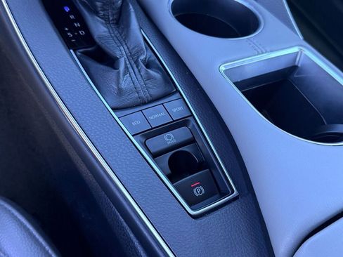 Used 2021 Toyota Avalon XLE image 23