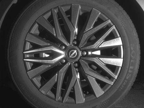 Used 2025 Nissan Altima 2.5 SV FWD image 12