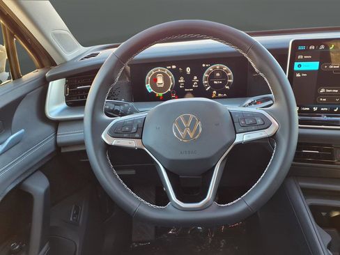 New 2026 Volkswagen Tiguan SE image 15