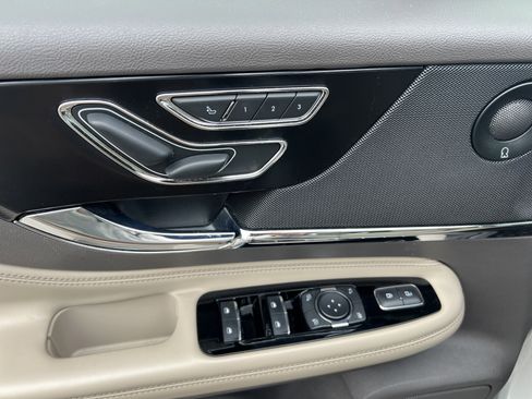 Used 2021 Lincoln Corsair Reserve w/ Equipment Group 201A image 24