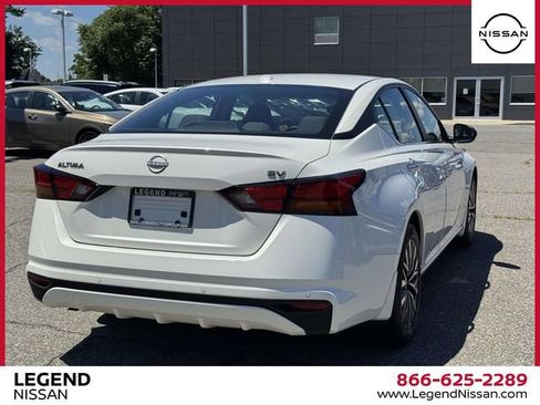 Certified 2024 Nissan Altima 2.5 SV FWD image 6