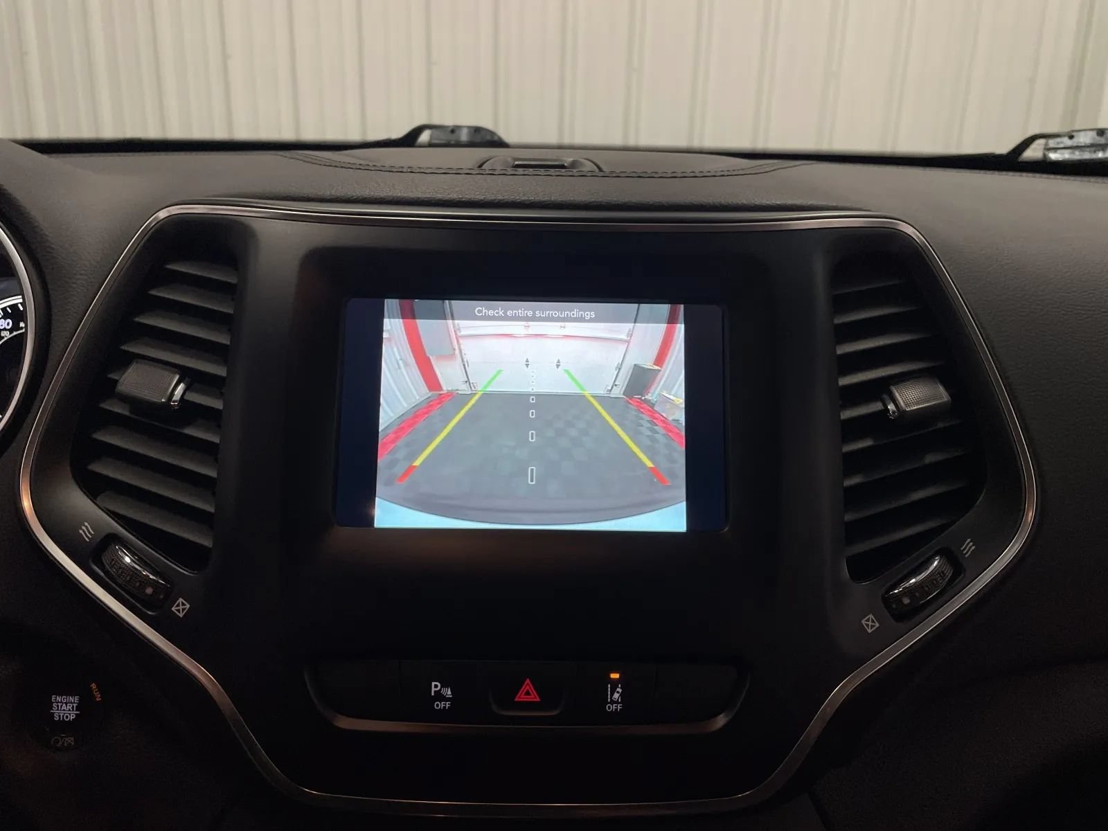 Used 2021 Jeep Cherokee Latitude Plus AWD/4WD image 31