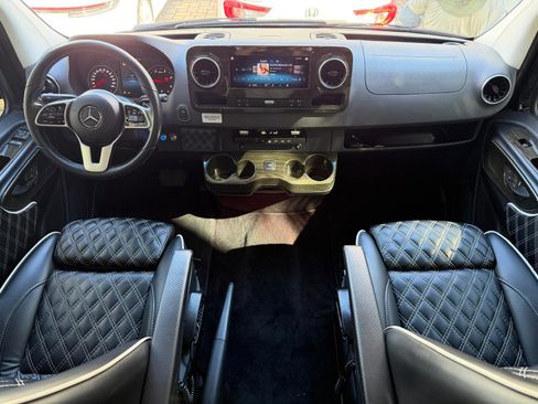 Used 2020 Mercedes-Benz Sprinter 2500 image 27