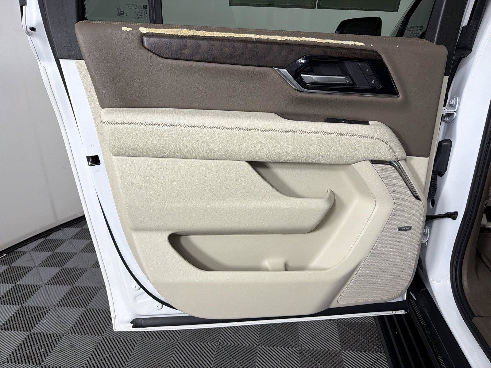 Used 2025 GMC Yukon XL Denali w/ Sun & Power Step Package RWD image 21