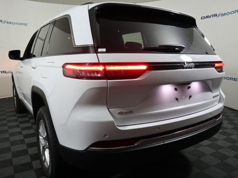 New 2026 Jeep Grand Cherokee Laredo AWD/4WD image 9