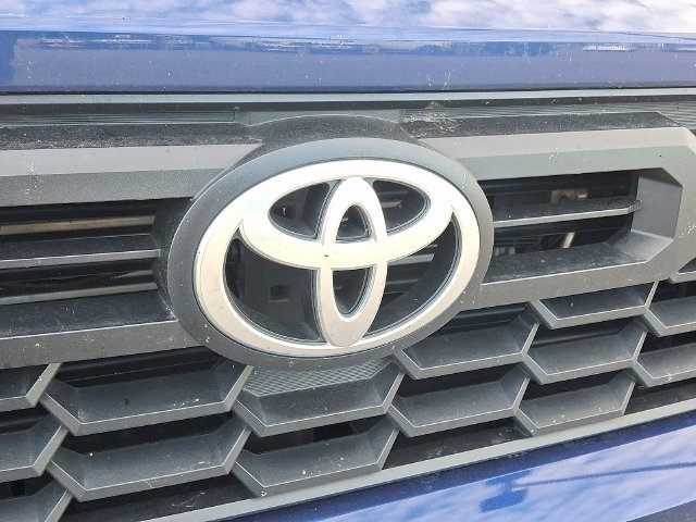 Used 2024 Toyota Tacoma TRD Sport w/ TRD Sport Upgrade Package AWD/4WD image 7
