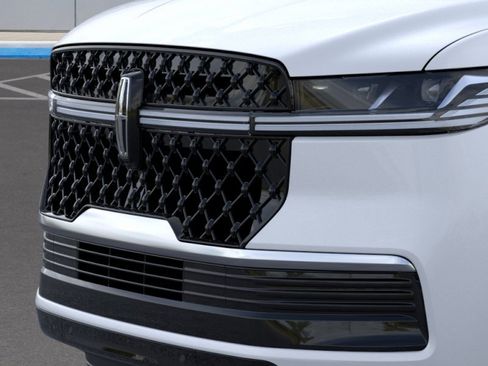 New 2026 Lincoln Navigator Reserve w/ Jet Appearance Package AWD/4WD image 17