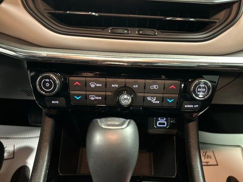 Used 2024 Jeep Compass Limited image 19