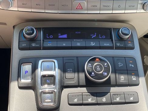 Used 2021 Hyundai Palisade Limited w/ Winter Package AWD/4WD image 17