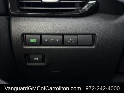 Used 2024 Nissan Sentra SV FWD image 23