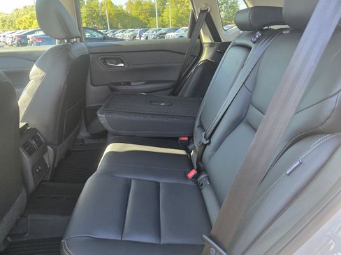 Used 2025 Nissan Rogue SL image 11