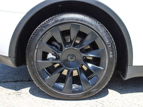 Used 2023 Tesla Model Y Long Range AWD/4WD image 40