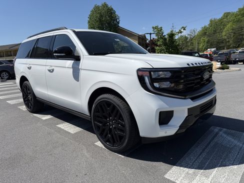 New 2026 Ford Expedition Platinum AWD/4WD image 3