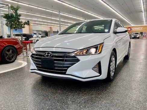 Used 2019 Hyundai Elantra SE FWD image 2
