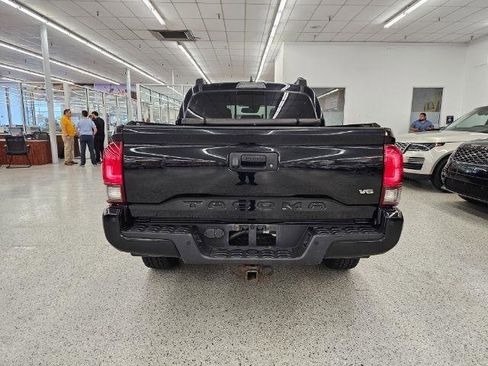 Used 2019 Toyota Tacoma TRD Off-Road image 5