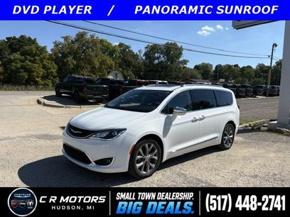 Used 2020 Chrysler Pacifica Limited w/ Tire & Wheel Group