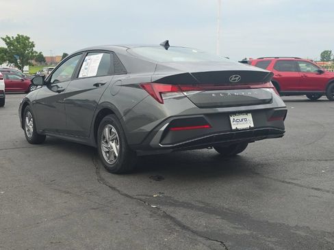 Used 2024 Hyundai Elantra SE FWD image 5