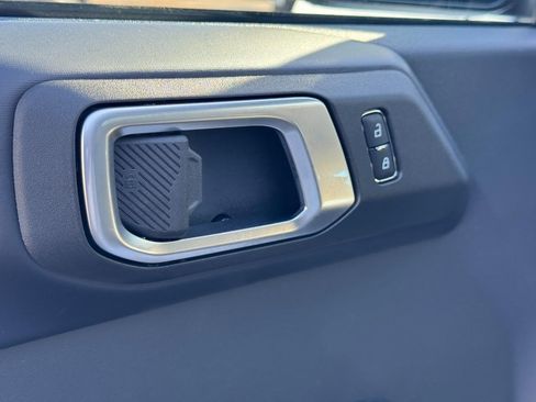 New 2025 Ford Bronco Badlands image 11