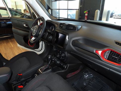 Used 2023 Jeep Renegade Trailhawk AWD/4WD image 13
