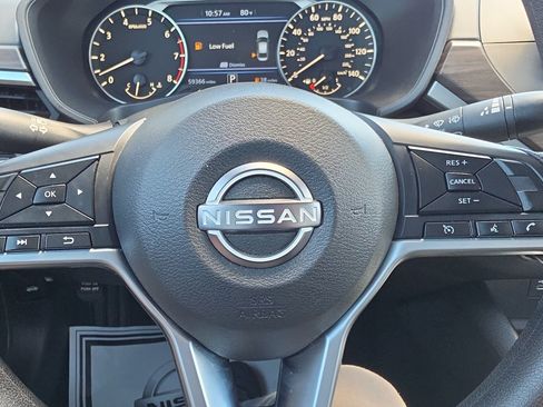 Used 2024 Nissan Altima 2.5 SV FWD image 11