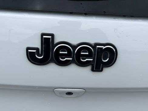 Used 2018 Jeep Cherokee Limited AWD/4WD image 30