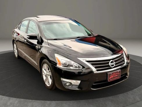 Used 2015 Nissan Altima 2.5 SL w/ Moonroof Package FWD image 3
