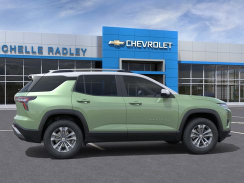 New 2026 Chevrolet Equinox LT w/ Convenience Package II FWD image 5