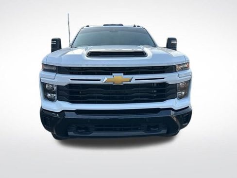 Used 2025 Chevrolet Silverado 2500 Custom w/ Custom Value Package image 8
