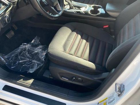 Used 2015 Ford Fusion SE image 9