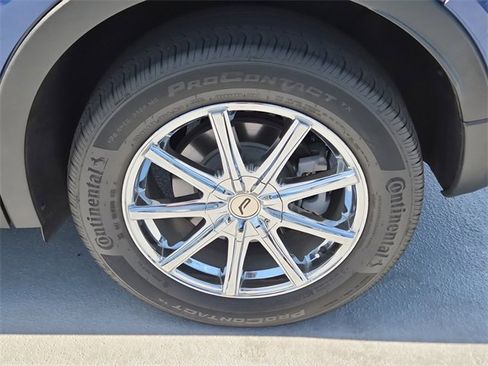 Used 2023 Cadillac XT4 Premium Luxury image 11