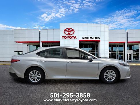 Used 2025 Toyota Camry LE FWD image 6