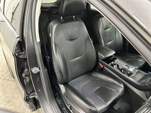 Used 2019 Ford Edge Titanium w/ Equipment Group 301A AWD/4WD image 27